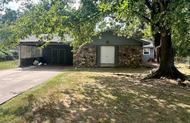 Nice Sherwood Home with 5 bedrooms and 1 and a half bathrooms at 8 Lybrand Drive in Sherwood, Arkansas Gallery 1