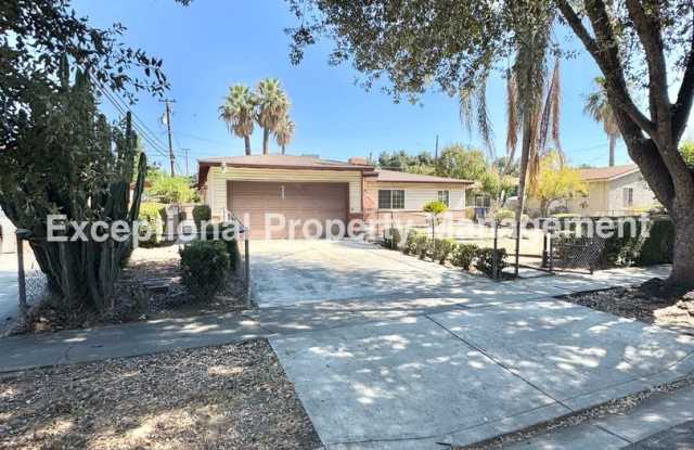 Great 3 bed 2 bath home - 2374 West Victoria Street, San Bernardino, CA 92410