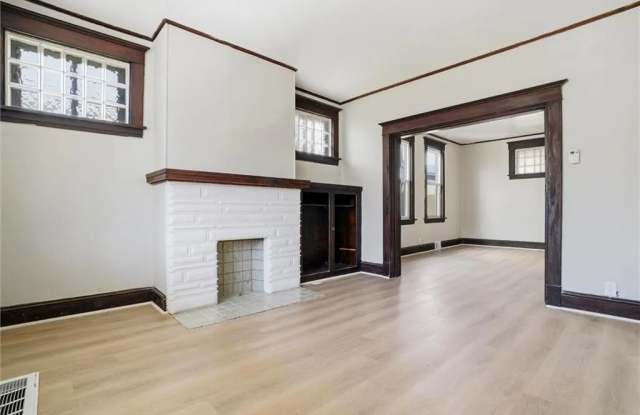 1405 Maple Street Gallery 2
