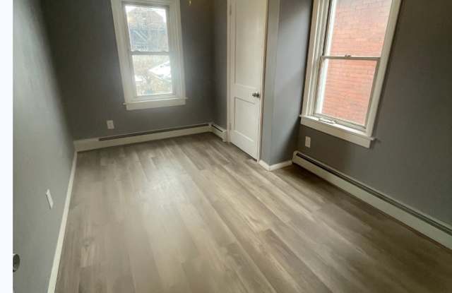 306 Comrie Ave Gallery 4