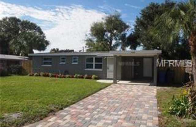 4720 CARLYLE ROAD - 4720 Carlyle Road, Town 'n' Country, FL 33615