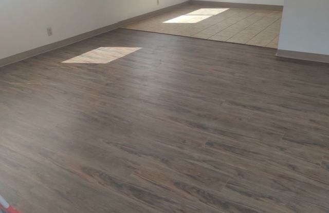 Located in Lakeview! Newly Renovated 3 Bedroom, 1 Bathroom Home photos photos