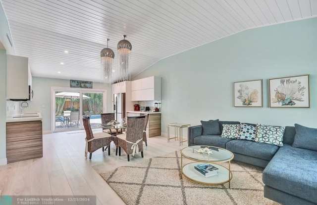 2516-2518 NE 12th St - 2516 Northeast 12th Street, Fort Lauderdale, FL 33304