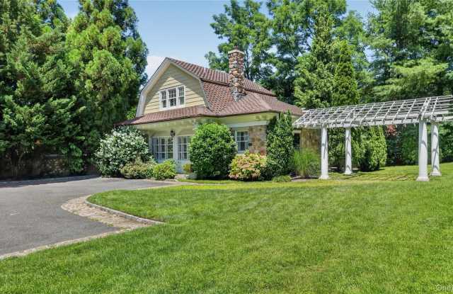 1058 Plandome Road Gallery 2