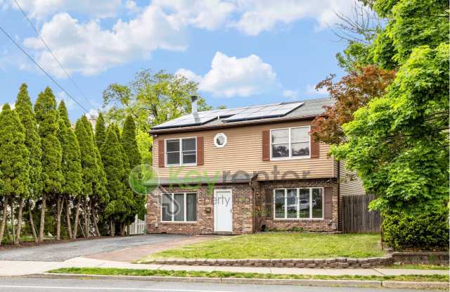 Spacious 4 Bedroom Home in Maywood with Fenced Yard, Office & Solar Panels photos photos