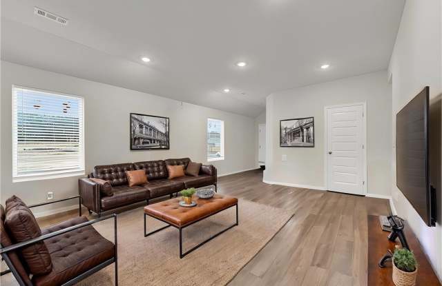 5528 Steamboat Avenue Gallery 2