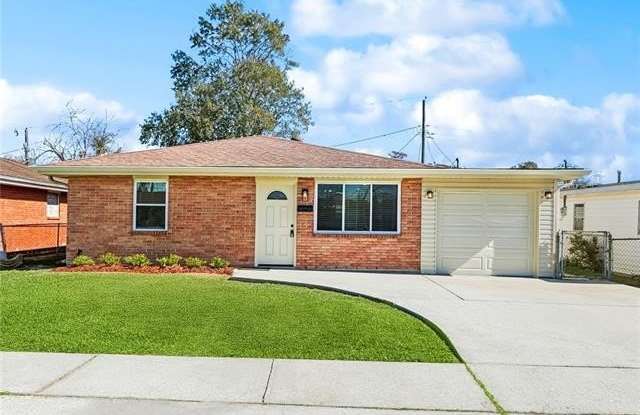 1381 MAPLEWOOD Drive photos photos