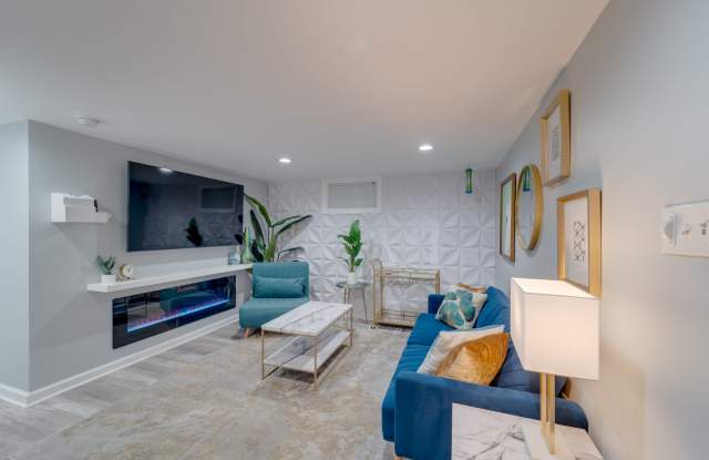 325 57th Street NE - 2Apt. 1 - 325 57th Street Northeast, Washington, DC 20019