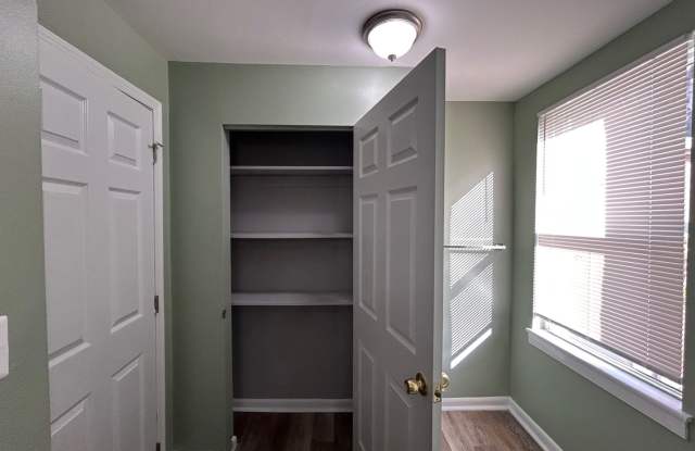 Baltimore - 3 Bedrooms and 1 bath Available! Gallery 4