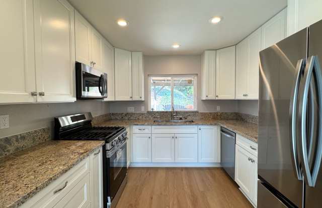 Upgraded 4 Bedroom 2 Bath House with Solar, Central A/C, Large Back Yard Gallery 3