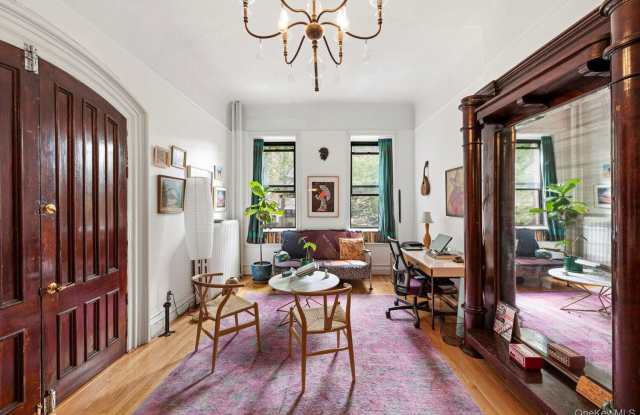 32 ST JAMES Place Gallery 3