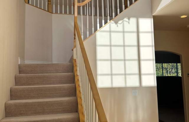 Single Family Home on the Hillside| 5 bed| 3.5BA| 3 Car Heated Garage| Views of inlet and mountains Gallery 3