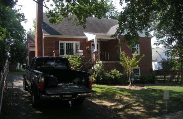 1320 B ROWE STREET photos photos