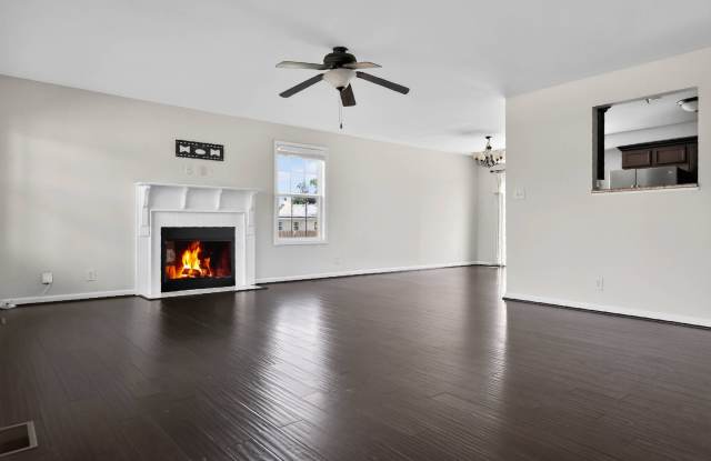 Pet Friendly Three Bedroom with Bonus! Gallery 3