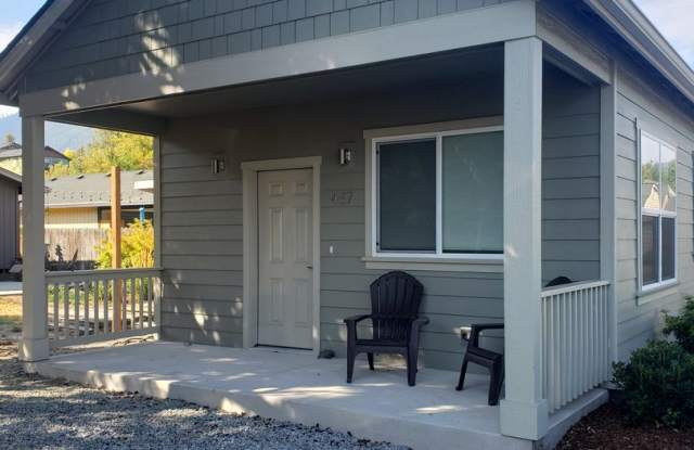Newer 1 bedroom, 1 bath house in Ashland!! photos photos
