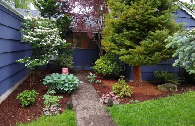 13733 Wallingford Ave - 13733 Wallingford Avenue North, Seattle, WA 98133