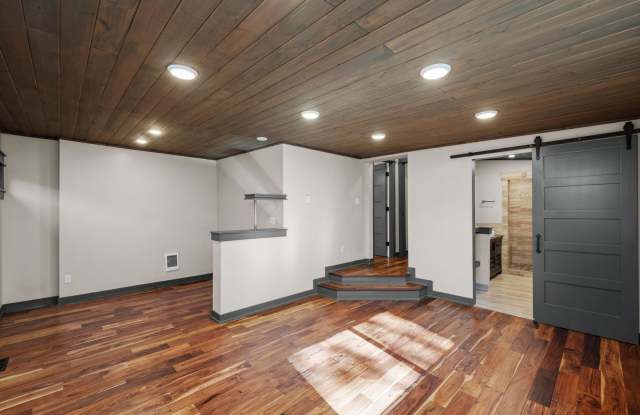 Meticulously UpdatedComstock Rancher! - 103 West 32nd Avenue, Spokane, WA 99203