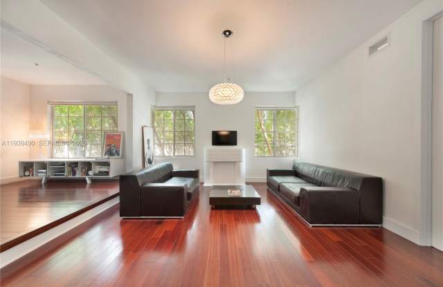 1025 Michigan Ave photos photos