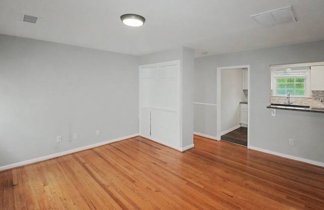Charming Top-Floor 2-Bedroom Condo in Selwyn Village! Gallery 3