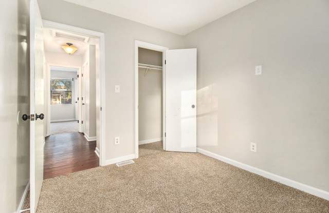 3 Bedroom, 2 Bath Duplex near the Beltline Gallery 4
