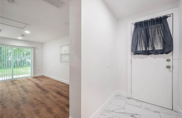 2307 E OSBORNE Avenue Gallery 4