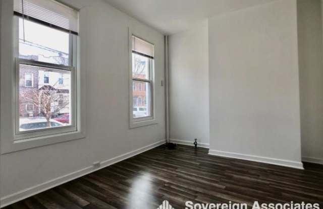 995 Hart Street Gallery 3