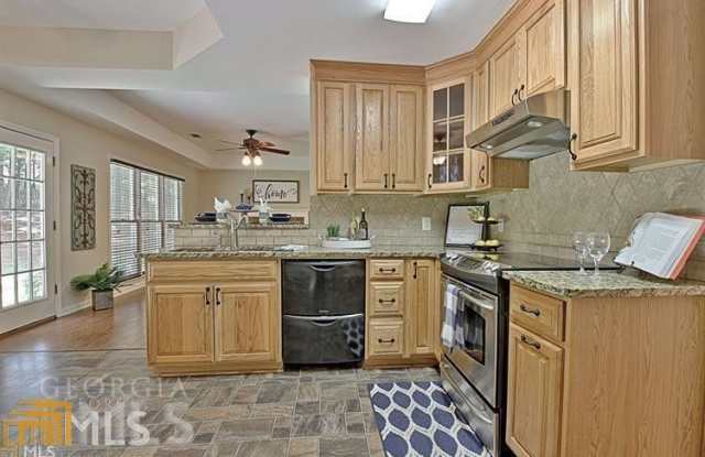 190 Inland Cir Gallery 3