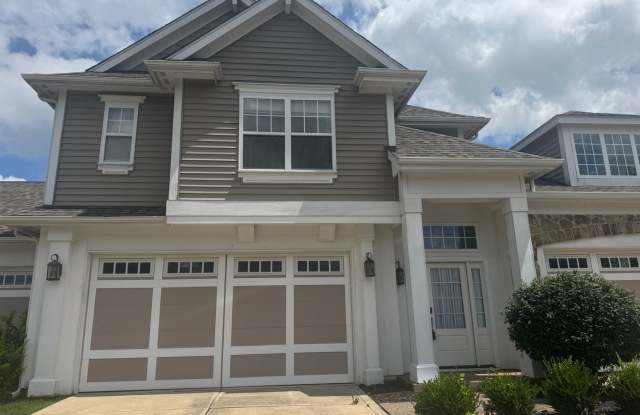 Now showing this 3Br, 2 1/2 BA condo located at 581 Beehler Dr., Whiteland, IN photos photos