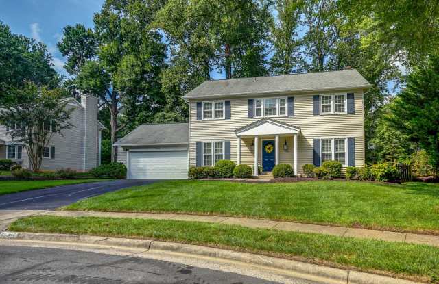 Beautiful 4 Bed 2.5 Bath SFH in Burke For Rent Gallery 3