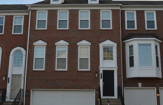 8939 PURPLE LILAC CIRCLE - 8939 Purple Lilac Cir, Laurel Hill, VA 22079