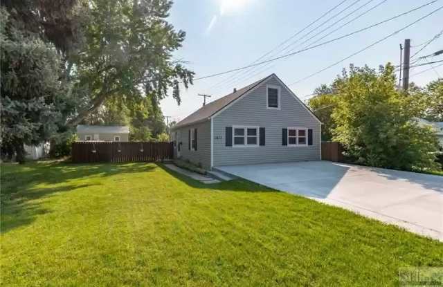 1815 7th St West photos photos