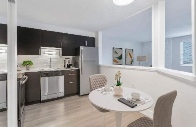 899 Washington Gallery 2