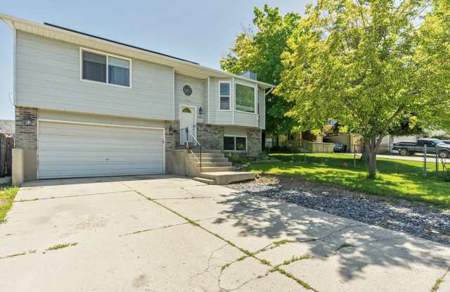 Spacious 4-Bedroom Home in West Jordan with Fenced Yard  2-Car Garage photos photos