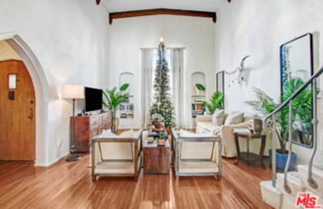 8262 Fountain Avenue Gallery 3
