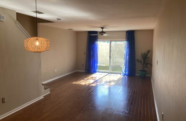 2533 Harn Blvd Unit 2 Gallery 2