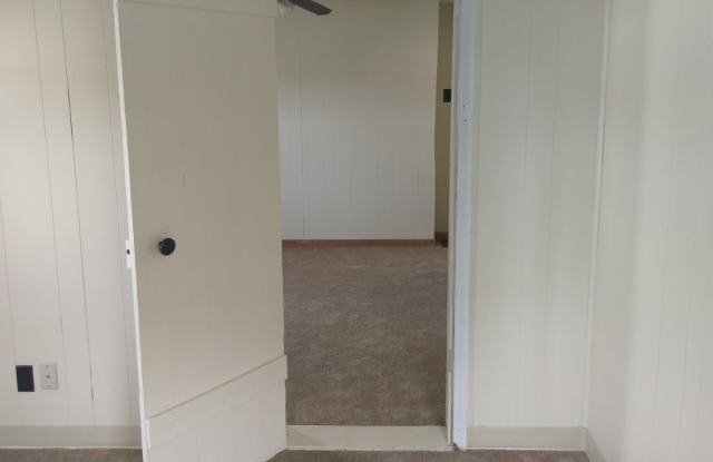 914-916 West Penn Street - 914 Gallery 2