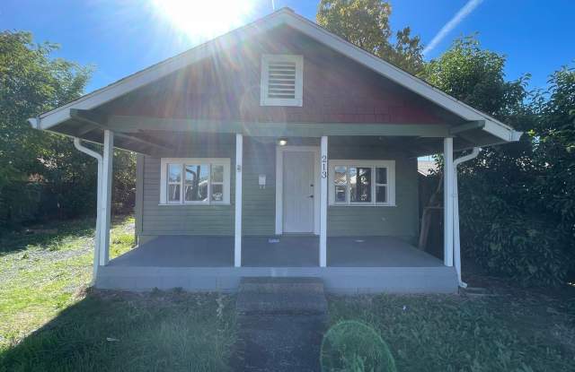 Charming 2 Bedroom 1 Bath Home with Lots Character Gallery 1