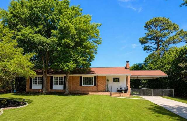 Available August 1! 4 Bedroom 2 Bathroom Ranch - Dogs Okay! photos photos
