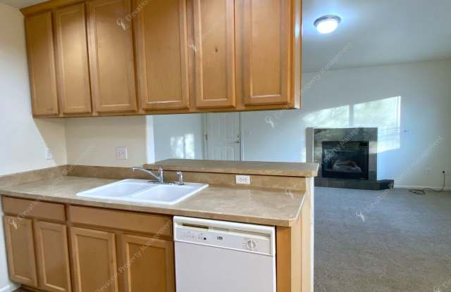 Charming Townhouse with Modern Comforts and Prime Location photos photos