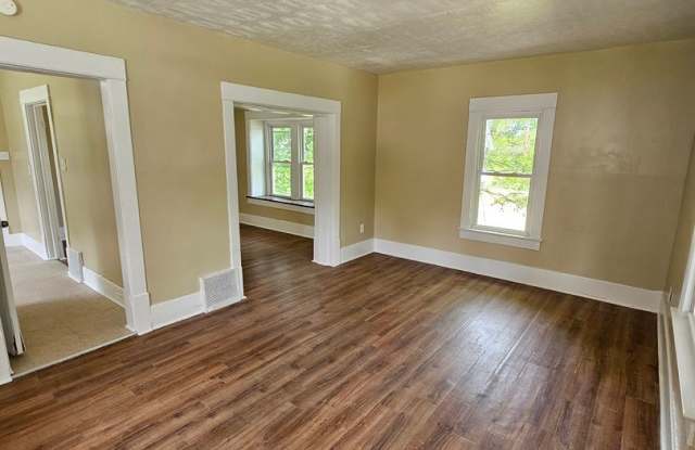 MOVE IN SPECIAL! 3 Bedroom House For Rent on Fuller St Gallery 4