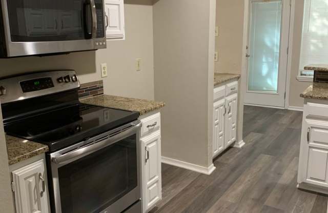 Beautiful 1 Bedroom condo Gallery 4