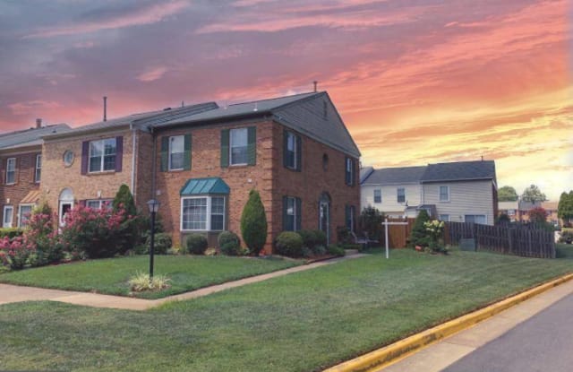 4733 S Park Ct - 4733 South Park Court, Dale City, VA 22193