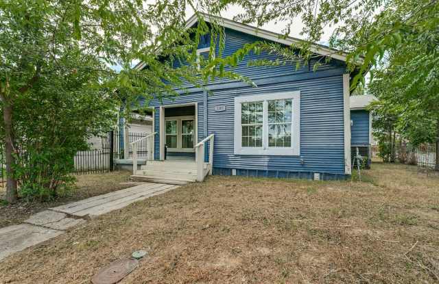 RENOVATED 3-BEDROOM HOME IN DENVER HEIGHTS photos photos