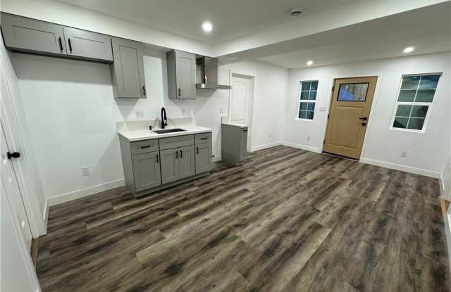 2566 Broadway photos photos