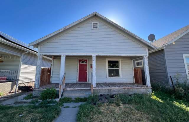 Quiet neighborhood -Cute Single Family Home Gallery 2