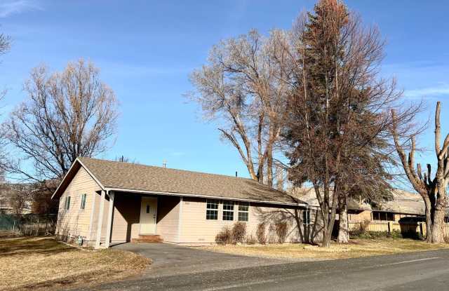 3 bedroom 2 bathroom house - 5421 Maryland Avenue, Altamont, OR 97603