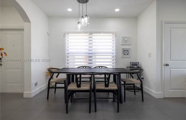 345 NE 194th Ln Gallery 4