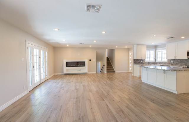 Stunning 5 bed 3 bath home in the heart of Tempe! photos photos