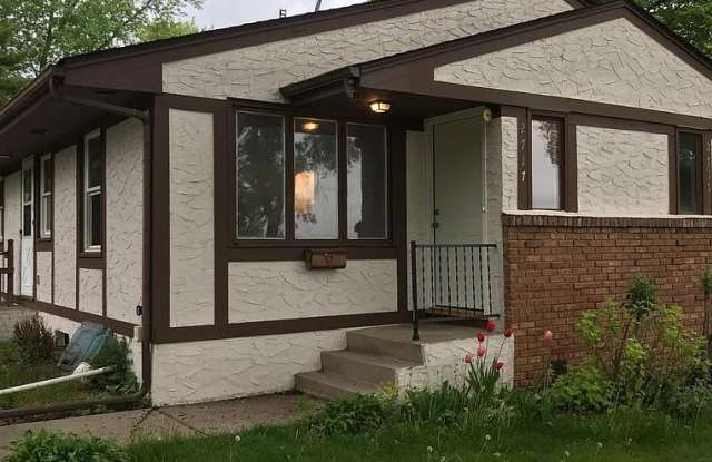 2717 Hampshire Ave N photos photos
