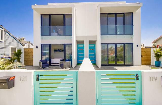 Luxury Coastal Townhome | Private Rooftop + Private Garage | Steps to the Beach Gallery 3